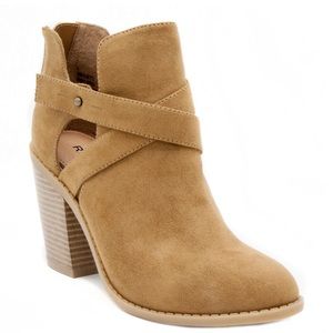 LIKE NEW Rampage Vedette Ankle Boots Size: 5.5